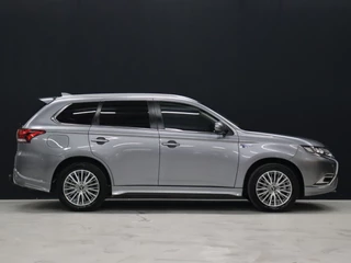 Mitsubishi Outlander Mitsubishi Outlander 2.4 PHEV Intense S [TREKHAAK, CAMERA, STOELVERWARMING, HALF LEDER, PDC V+A, CRUISE, CLIMATE, NIEUWSTAAT] - afbeelding nr 9
