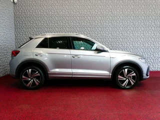 Volkswagen T-Roc Volkswagen T-Roc 1.5 TSI 150PK R-LINE EVO IQ LIGHT ALCANTARA ELEK.KLEP CARPLAY STOEL/STUUR VERW. 18