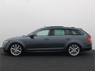 Škoda Octavia AUTOMAAT / RS-STOELEN / PANORAMADAK / XENON / TREKHAAK / CANTON / KEYLESS / STOELVERW / NL AUTO - afbeelding nr 2