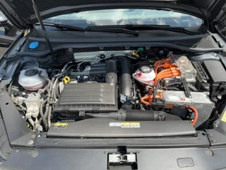 Volkswagen Passat Volkswagen Passat 1.4TSI Hybrid GTE R-Line Leder IQ-light Navi ADCR Camera HEAD 18 - afbeelding nr 17