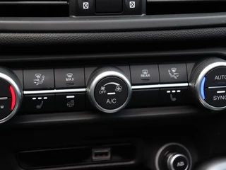 Alfa Romeo Giulia Alfa Romeo Giulia 2.0 Turbo 280 PK Competizione Q4 AWD | Pano | Harman | 19
