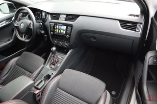 Škoda Octavia Skoda Octavia Combi 2.0 TSI RS DSG 220 PK / 1e eig / Stoelverwarming / Cruise / Xenon - afbeelding nr 62