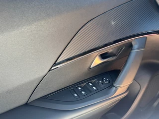 Peugeot 2008 Peugeot 2008 1.2 PURETECH AUT. GT-LINE LED NAVI PANO-DAK CAMERA CARPLAY AIRCO LMV PDC - afbeelding nr 17