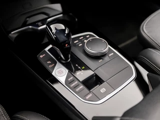 BMW 1 Serie Automaat (APPLE CARPLAY, GROOT NAVI, STUUR/STOELVERWARMING, LEDEREN SPORTSTOELEN, HARMAN/KARDON, CAMERA, GETINT GLAS, ADAPTIVE CRUISE, ELEK ACHTERKLEP, NIEUWE APK, NIEUWSTAAT) - afbeelding nr 11