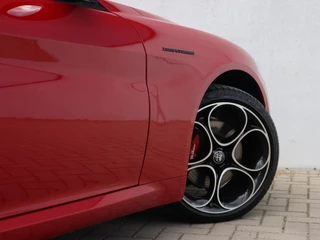 Alfa Romeo Giulia Alfa Romeo Giulia 2.0 Turbo 280 PK Competizione Q4 AWD | Pano | Harman | 19