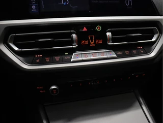 BMW 3 Serie [SCHUIFKANTELDAK, VOL LEDER, DIGITAL DASH, HARMAN KARDON, M-STUUR, APPLE CARPLAY, ANDROID, LED, GROOT NAVIGATIE, NIEUWSTAAT] - afbeelding nr 22