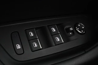 Peugeot 508 Peugeot 508 1.6 HYbrid Allure | Stoelverwarming | Trekhaak |  Adaptive cruise | Half leder | Camera | Carplay | Navigatie | Climate control | PHEV - afbeelding nr 30