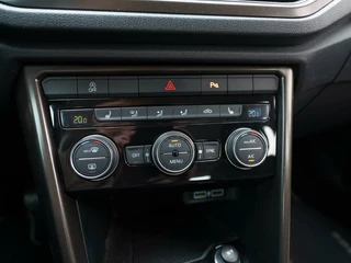 Volkswagen T-Roc Volkswagen T-Roc 1.0 TSI 116pk Style | Navigatie | Achteruitrijcamera | Winterpakket - afbeelding nr 9