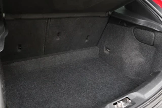Volvo V40 Volvo V40 2.0 T4 Sport | Stoelverwarming | Full LED |  Navigatie | Leder/Alcantara | Climate control | Parkeerhulp | Cruise control | R Design - afbeelding nr 21