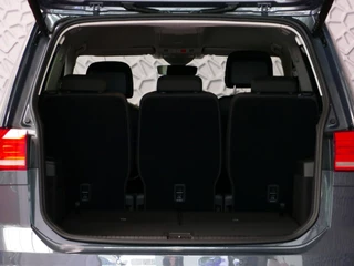 Volkswagen Touran Volkswagen Touran 1.5 TSI 150PK 7P CARPLAY NAVI CAMERA LED ELEK.KLEP VIR.COCKPIT DODE.HOEK DET. STOELVERW KEYLESS 7P 7PERS 11/2024 