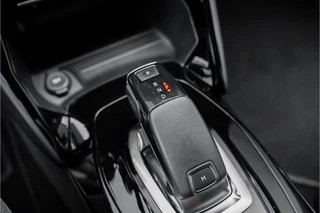 Peugeot 208 Peugeot 208 1.2 PureTech GT-Line 130PK Automaat CarPlay Camera 17