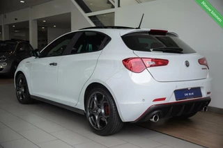 Alfa Romeo Giulietta Alfa Romeo Giulietta 1.750 Turbo Veloce QV 240PK 2e Eig Carbon Panoramadak Kuipstoelen CarPlay Stoelverw. Full option - afbeelding nr 2