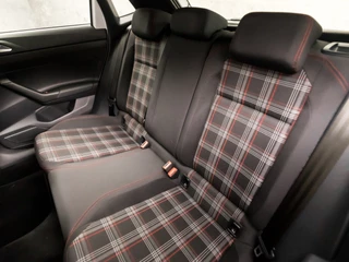 Volkswagen Polo Volkswagen Polo 2.0 TSI GTI 200Pk Automaat (SCHUIFDAK, VIRTUAL COCKPIT, APPLE CARPLAY, GROOT NAVI, CAMERA, BEATS AUDIO, MODE KNOP, STOELVERWARMING, CRUISE, NIEUWSTAAT) - afbeelding nr 17