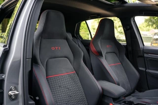 Volkswagen Golf Volkswagen Golf 2.0 TSI GTI Clubsport 45 Jahre Akra Pano DSG - afbeelding nr 34