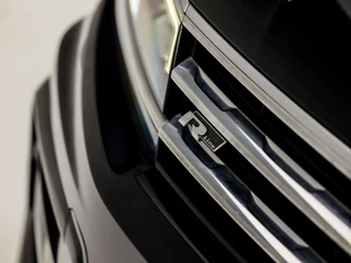 Volkswagen Tiguan 150Pk Automaat (PANORAMADAK, DIGITAL COCKPIT, APPLE CARPLAY, ELEK SPORTSTOELEN, LEDER, STOELVERWARMING, CAMERA, GETINT GLAS, KEYLESS, LED, ELEK ACHTERKLEP, PARKEER ASSISTENT, NIEUWSTAAT) - afbeelding nr 25
