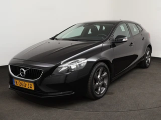Volvo V40 2.0 T2 Momentum | 17 inch • Cruise • Parkeersensoren
