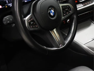 BMW 3 Serie [SCHUIFKANTELDAK, VOL LEDER, DIGITAL DASH, HARMAN KARDON, M-STUUR, APPLE CARPLAY, ANDROID, LED, GROOT NAVIGATIE, NIEUWSTAAT] - afbeelding nr 13