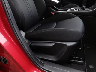Mazda CX-3 2.0 SkyActiv-G 120pk Sportive | Origineel NL | Clima | Cruise | Pdc | Stoelverwarming | Licht+Regensensor | Privacy Glass | 18''lm | Trekhaak - afbeelding nr 32