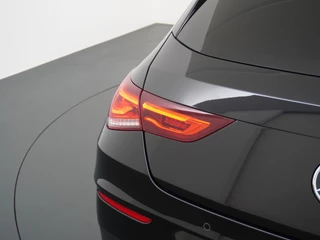 Mercedes-Benz CLA Mercedes-Benz CLA Shooting Brake 200 AMG // Panoramadak // Sfeerverlichting // Privacy Glas // 19