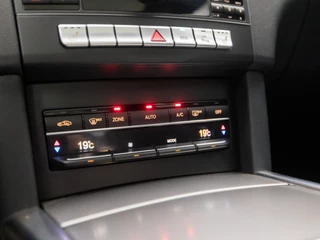 Mercedes-Benz E-Klasse 184Pk Automaat (PANORAMADAK, NAVIGATIE, CLIMATE, LEDER, STOELVERWARMING, SPORTSTOELEN, PARKEERSENSOREN, ZWART HEMEL, NIEUWE APK, NIEUWSTAAT) - afbeelding nr 12