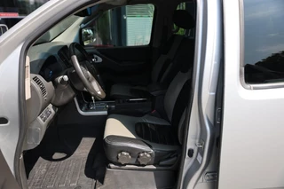 Nissan Navara Nissan Navara 2.5 DCI DUBBEL CABINE SE A/T 5 SITZ 4WD VAN MARGE - afbeelding nr 8