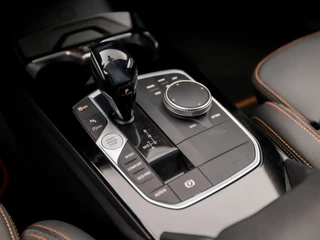 BMW 1 Serie Automaat (VIRTUAL COCKPIT, APPLE CARPLAY, GROOT NAVI, STUUR/STOELVERWARMING, ADAPTIVE CRUISE, LEDER, CAMERA, SPORTSTOELEN, DAB+, GETINT GLAS, NIEUWSTAAT) - afbeelding nr 14