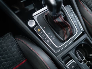 Volkswagen Golf Volkswagen Golf 2.0 TSI GTI Performance Pano Alcantara VOL!! - afbeelding nr 42