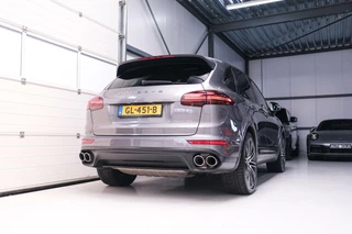 Porsche Cayenne Porsche Cayenne 3.0 S E-Hybrid 416 pk | NL auto NAP | Rijklaarprijs | Bose | Panoramadak | 21 inch | Meteorgrey | - afbeelding nr 3