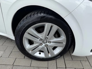 Peugeot 208 Peugeot 208 1.2 PT SIGNATURE + AIRCO/APPLE CARPLAY/ANDROID AUTO/PDC/CRUISE - afbeelding nr 17