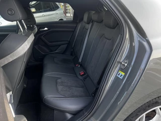 Audi A1 Sportback Audi A1 Sportback 35TFSi 150pk S Edition S-Tronic | ACC | MMI Navi Plus & App-conn. | B&O Audio | Drive Select | LED | Grootlichtassist | Keyless Entry & Start | 18