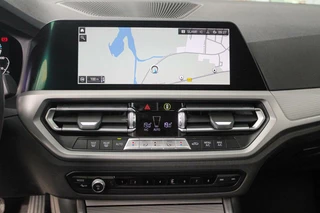 BMW 3 Serie BMW 3-serie Touring 320e Business Edition Plus|PlugInHybride|Camera|PDC|AppleCarPlay|20