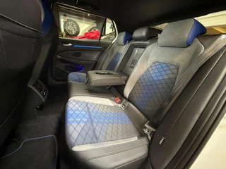 Volkswagen Golf Volkswagen Golf 2.0 TSI R 4Motion Aut*Pano*Matrix*H&K*Acc - afbeelding nr 12