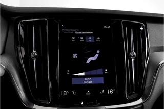 Volvo S60 Volvo S60 2.0 T5 250 PK Intro Edition - Automaat | Dig. Cockpit | Adapt. Cruise | Leder | Elek. bestuurderstoel met geheugen | Stoelverw. | PDC | Camera | NAV + App. Connect | ECC | DAB | Elek. Trekhaak | LM 19