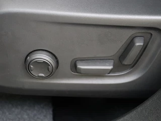 Volvo XC40 Volvo XC40 B4 Plus Dark | Trekhaak | Dodehoekdetectie | Achteruitrijcamera - afbeelding nr 18