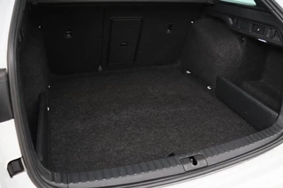 Škoda Octavia Skoda Octavia 1.0 e-TSI Sport | Carplay | Trekhaak |  Sportstoelen | Full LED | Sfeerverlichting | Navigatie | Climate control | Parkeerhulp - afbeelding nr 9