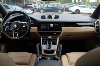 Porsche Cayenne Porsche Cayenne 3.0 E-Hybrid / Panoramadak / 360Camera / Luchtvering / 21'' / Softclose / Keyless / Sportchrono / Stuurverwarming / Stuurverwarming / DAB / Stoelverwarming / ACC - afbeelding nr 2