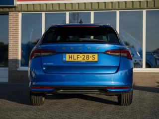 Škoda Octavia | Matrix LED | Lodge Interieur | Chrome pakket | Stoel-, Stuur- & voorruitverwarming | Navi 13inch | Wireless App-connect | El. achterklep m.sensor | ACC | Winterpakket - afbeelding nr 12
