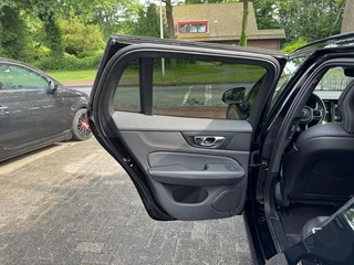 Volvo V60 Volvo V60 2.0 T6 Recharge AWD R-Design R-Design/Airco/Lichtmetalen velgen/Stoelverw. - afbeelding nr 32