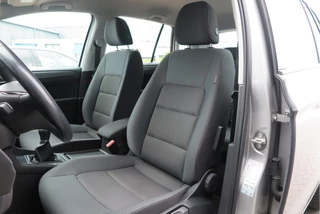 Volkswagen Golf Sportsvan Cruise-control,PDC, LMV,Achteruitrijcamera ,Stoelverwarming, Navigatie . etc. . - afbeelding nr 20
