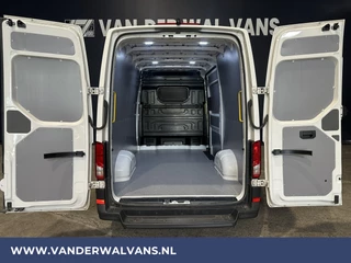 Volkswagen Crafter Volkswagen Crafter 2.0 TDI 141pk L3H3 L2H2 Euro6 Airco | Camera | Apple Carplay | Android Auto Chauffeursstoel, Cruisecontrol - afbeelding nr 3