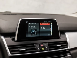 BMW 2 Serie Automaat (NAVIGATIE, CLIMATE, PARKEERSENSOREN, LED KOPLAMPEN, SPORTSTOELEN, CRUISE, TREKHAAK, ELEK ACHTERKLEP, NIEUWSTAAT) - afbeelding nr 26