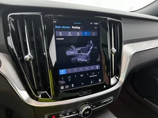 Volvo V60 Volvo V60 2.0 T6 AWD Plus Dark | 360° Camera | Trekhaak | Panoramadak | - afbeelding nr 17