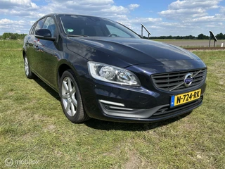 Volvo V60 Volvo V60 2.0 D2 Summum AIRCO NAVIGATIE PARK SENS STOELVERW - afbeelding nr 2