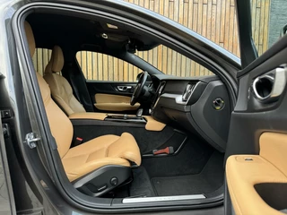 Volvo V60 Volvo V60 2.0 T6 Twin Engine AWD 253pk | Comfortstoelen leer | Stoelverwarming | Navigatiesysteem | Trekhaak uitklapbaar | 18 inch lichtmetalen velgen | Apple CarPlay | LED verlichting | Getint glas achter | Parkeersensoren achter - afbeelding nr 29