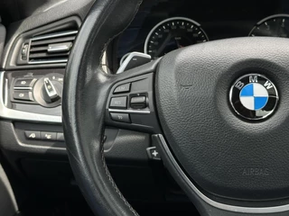 BMW 5 Serie BMW 5-serie 528xi High Executive, NL AUTO, NAP, PANO, NAVI, CRUISE, ECC-AIRCO, HUD, DODEHOEK, COMFORT STOELEN, CAMERA, LICHTMETAAL 17