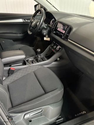 Škoda Karoq Skoda Karoq 1.0 TSI 110 pk handg. Buss. Edition | Navi | Cruise | PDC | CarPlay | Clima | DAB+ | Keyless | Org. NLD. | - afbeelding nr 43