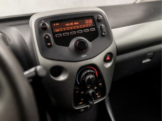 Peugeot 108 Peugeot 108 1.0 e-VTi Sport (5 DEURS, NAVIGATIE, AIRCO, ELEK RAMEN, SPORTSTOELEN, NIEUWE APK, XENON, NIEUWSTAAT) - afbeelding nr 9