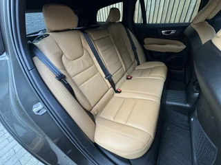 Volvo V60 Volvo V60 2.0 T6 Twin Engine AWD 253pk | Comfortstoelen leer | Stoelverwarming | Navigatiesysteem | Trekhaak uitklapbaar | 18 inch lichtmetalen velgen | Apple CarPlay | LED verlichting | Getint glas achter | Parkeersensoren achter - afbeelding nr 32