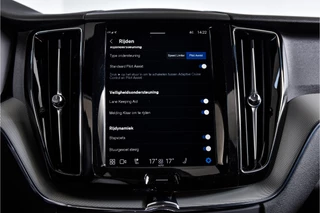 Volvo XC60 | S/K-Panodak | Dig. Cockpit | Adapt. Cruise | Memory Stoelen | Elek. Klep | Stoel-+stuurverw. | Camera | NAV+App. Connect | LM 19