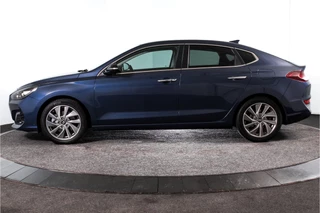 Hyundai i30 | Cruise | Camera | PDC | NAV + App. Connect | ECC | Afn. Trekhaak | LM 17